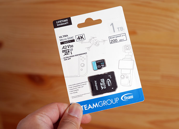 TEAMGROUP ULTRA MicroSDXC A2 V30 採用十銓記憶卡一貫的吊包裝，設計簡約好看，紙質設計也易於拆開使用。