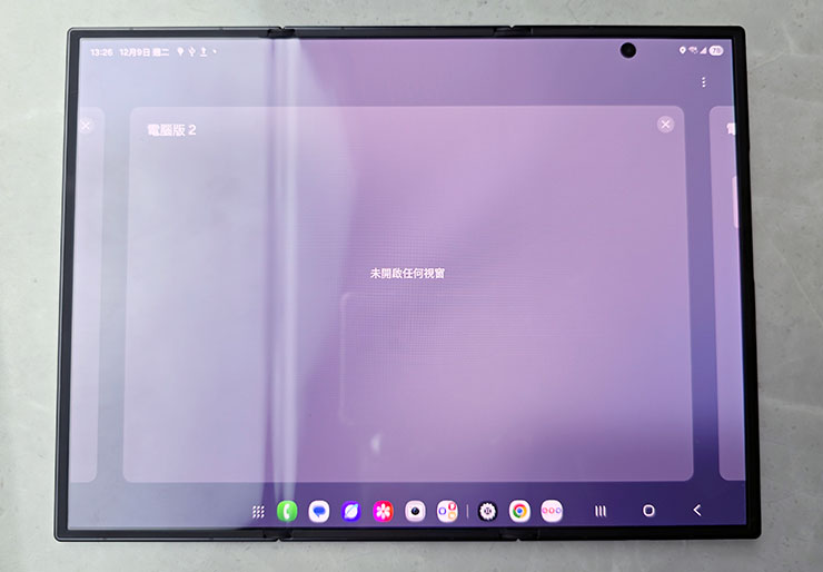 三星 Galaxy Z TriFold 實機動手玩:三摺疊設計讓平板尺寸也能收納口袋,獨立 DeX 功能讓多工更靈活 - 阿祥的網路筆記本 共有四組電腦版桌面可以自由搭配使用。
