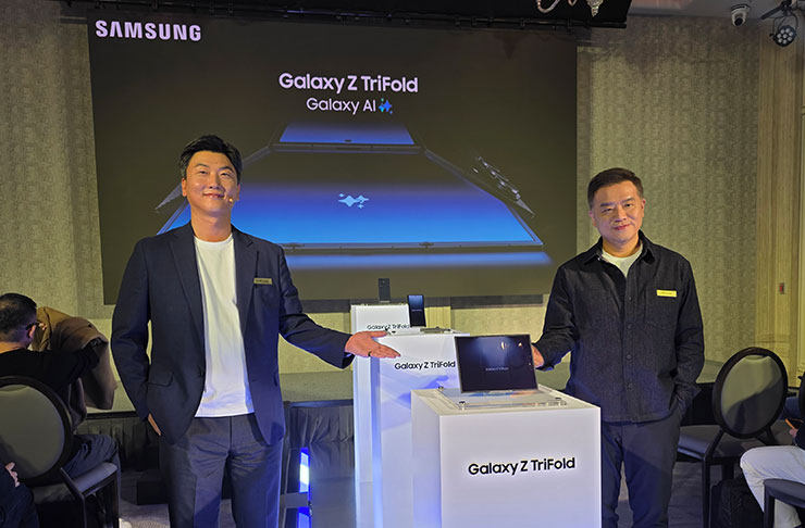 三星 Galaxy Z TriFold 列全球首發六國之一,12/19 正式開賣 - 阿祥的網路筆記本 台灣三星電子總經理梁準原(左)與台灣三星電子行動通訊事業部總經理陳啟蒙(右)