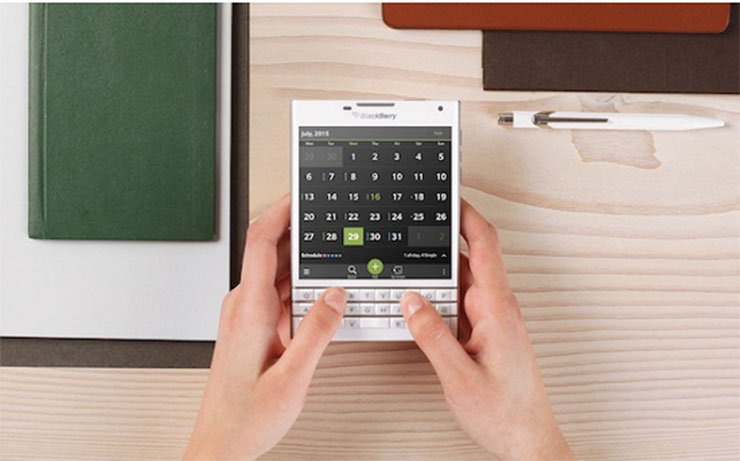 黑莓機 Blackberry Passport 是一款造型比例獨特的手機