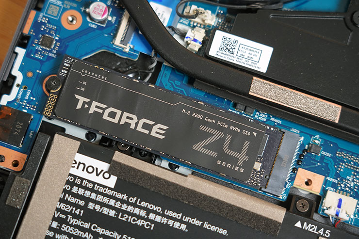 T-FORCE Z44A7 的體積纖薄，非常適合搭配筆電使用。