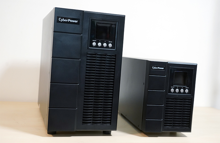 CybperPower 的 Smart App Online S 系列擁有多種不同輸出容量的產品可以選擇，除了本篇文章開箱的高容量版 OLS3000A 之外，也有中階容量的 OLS2000A 可以選擇。