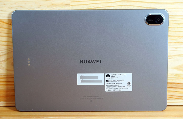 HUAWEI MatePad 11.5 2025 開箱實測:雲晰柔光屏護眼有感,三代 HUAWEI M-Pencil 頂天手感成筆記繪畫絕配! - 阿祥的網路筆記本 MatePad 11.5 2025 採用金屬材質打造機身,質感相當出色。