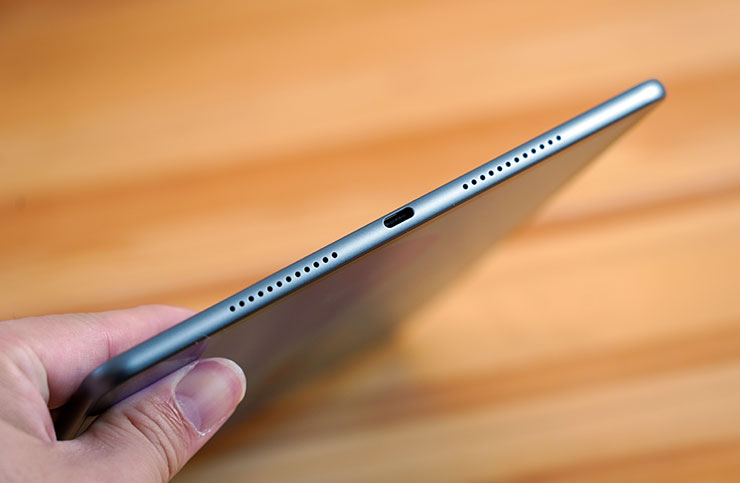 HUAWEI MatePad 11.5 2025 開箱實測:雲晰柔光屏護眼有感,三代 HUAWEI M-Pencil 頂天手感成筆記繪畫絕配! - 阿祥的網路筆記本 MatePad 11.5 2025 機身另一側除了 USB-C 埠之外,也有雙揚聲器設計。