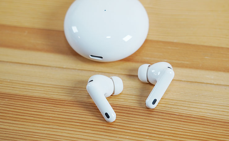 HUAWEI MatePad 11.5 2025 開箱實測:雲晰柔光屏護眼有感,三代 HUAWEI M-Pencil 頂天手感成筆記繪畫絕配! - 阿祥的網路筆記本 FreeBuds 7i 的耳機本體採用常見的帶耳柄設計。