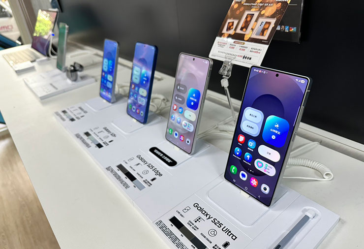 神腦揭曉 2025 年度前十名暢銷手機,AI 功能不可少、這牌子年成長近 6 成! - 阿祥的網路筆記本 Android 旗艦首選!Galaxy S25 買氣升溫,引領 AI 手機普及化。