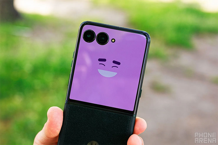 摺疊螢幕手機最大的問題並非摺痕或是耐用度,而是這個! - 阿祥的網路筆記本 縱向翻蓋型的摺疊螢幕手機螢幕相對較小,因此電力續航相對較好