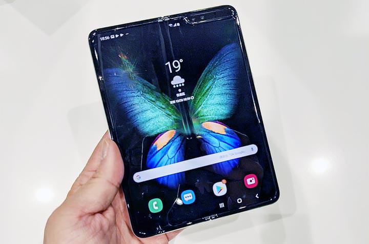 三星 Galaxy Fold 正式上市！首款摺疊螢幕手機登台，預計 2020 年 1 月 4 日開賣！ - 阿祥的網路筆記本