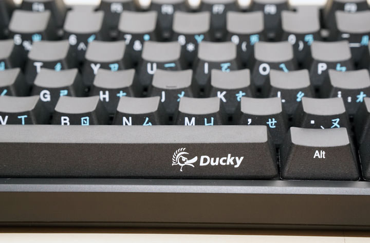 [Unbox] 手感好、視覺感優異！碼農、文字工作者必備「創傑 Ducky ONE PBT 側刻版 青軸」機械式鍵盤開箱分享！ - 阿祥的網路筆記本