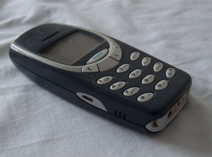 [Mobile] 史上最無堅不摧的手機：Nokia 3310將推出復刻版本？MWC 2017即將揭曉真面目！ - 阿祥的網路筆記本